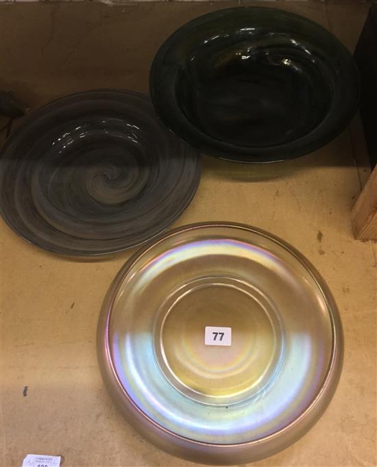 2 coloured glass bowls & 1 irredesant